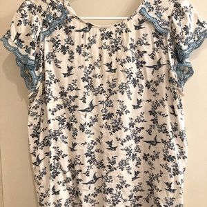 Put a bird on it! 🦢 Size medium, gorgeous white and blue blouse from the Loft.